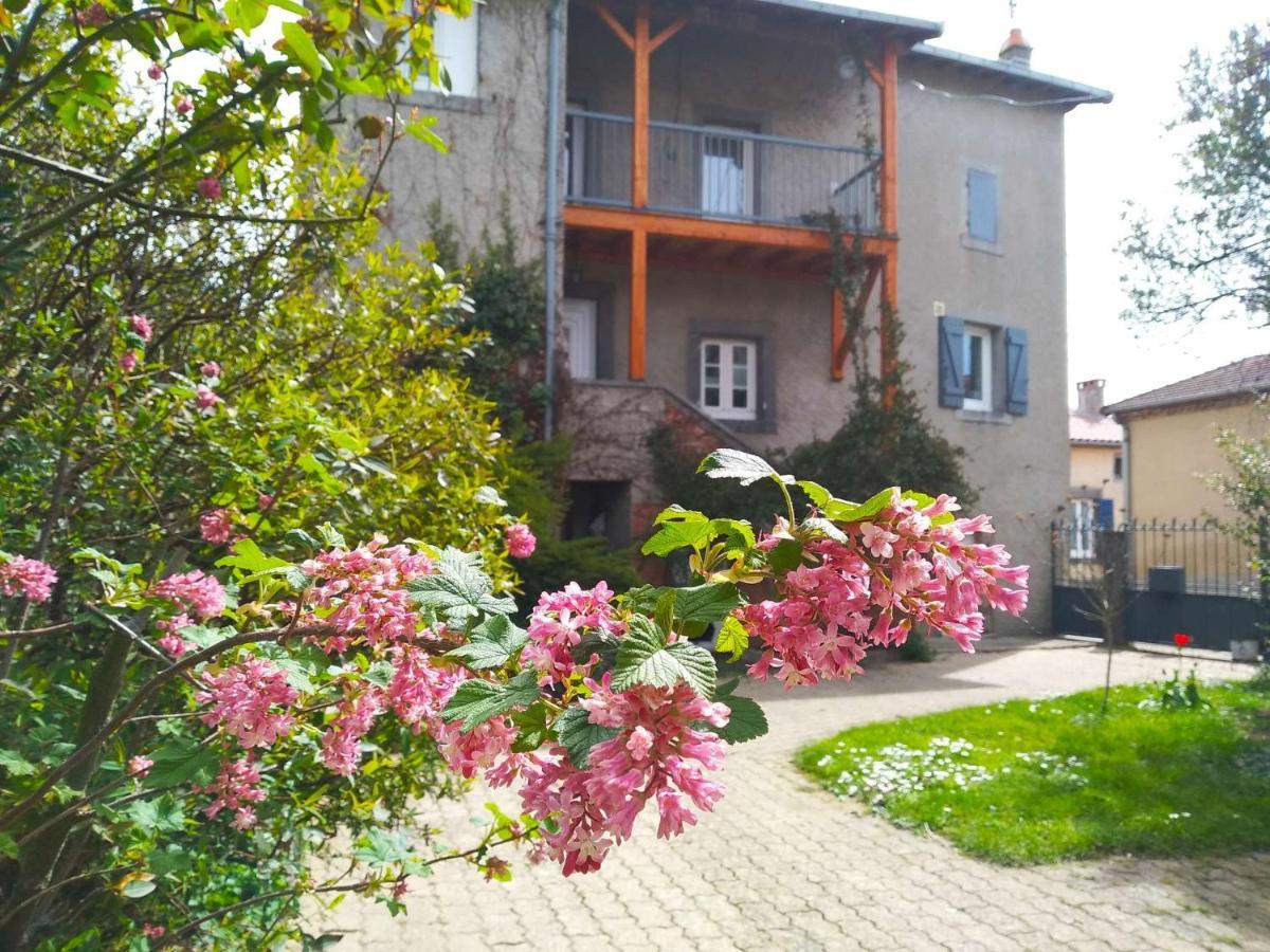 La Maison De Thuy - Gite En Auvergne Gimeaux Kültér fotó